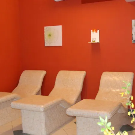 - Apartmenthaus Mit *